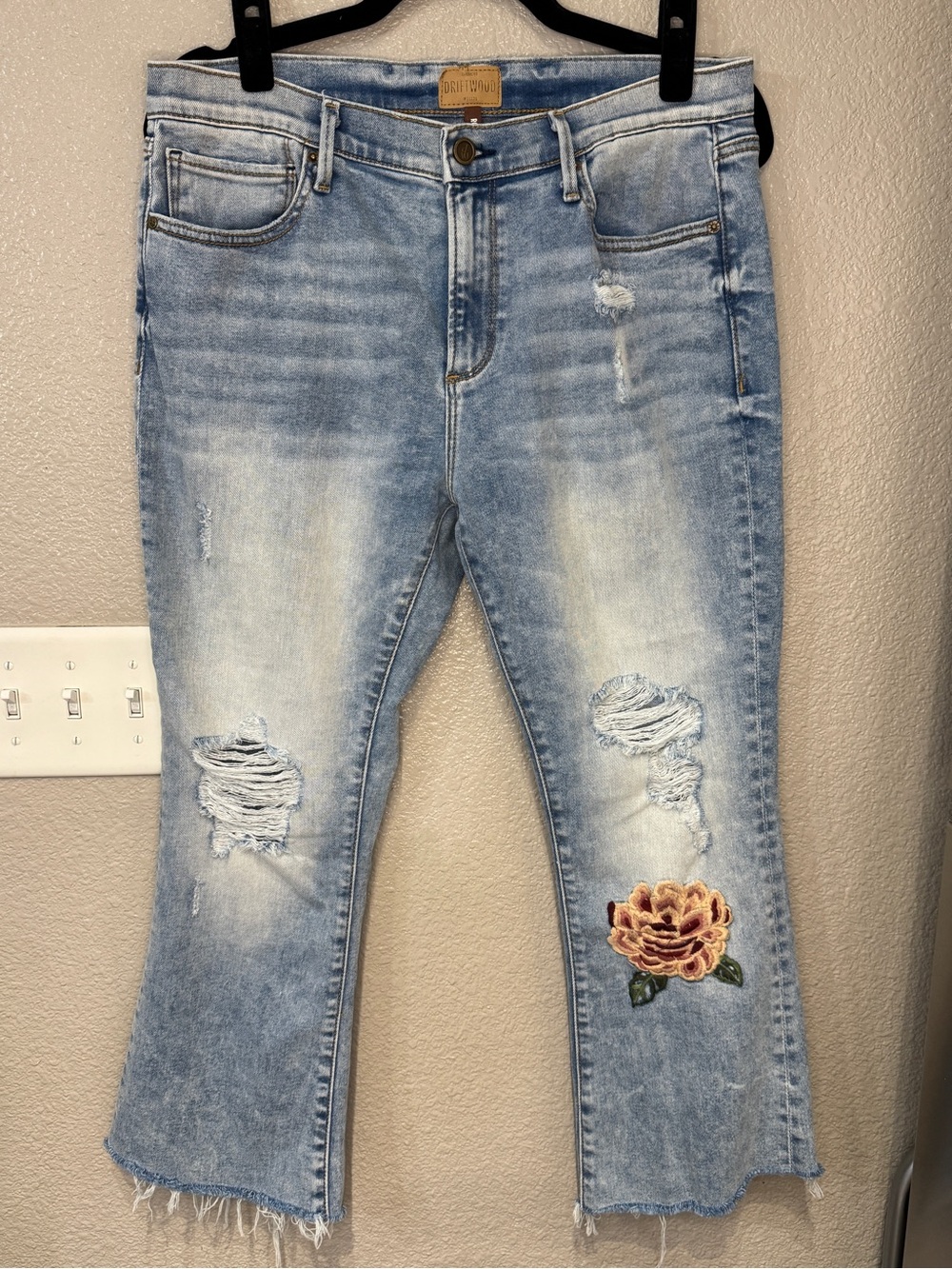 Driftwood Roxi Embroidered Floral Distressed Cropped Flare Jeans Size 31